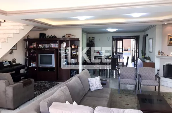 São José | Casa semi mobiliada com 3 quartos (sendo 1 suíte) à venda | 300 m² | 2 vagas | Com lareira, sacada com churrasqueira | Em São Leopoldo/RS