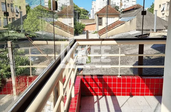 Santana | Apartamento com 2 quartos (sendo 1 suíte) para alugar | 96 m² | 2 banheiros |1 vaga | Com sacada | Em Porto Alegre/RS