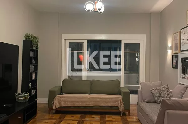 Centro Histórico | Apartamento reformado com 3 quartos (sendo 1 suíte) à venda | 140 m² | 1 vaga | Com sacada | Em Porto Alegre/RS