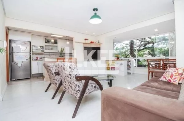 Jardim Botânico | Apartamento semi mobiliado com 2  (sendo 1 suíte) à venda | 82 m² | 2 vagas | Com churrasqueira | Sem elevador |  Em Porto Alegre/RS 