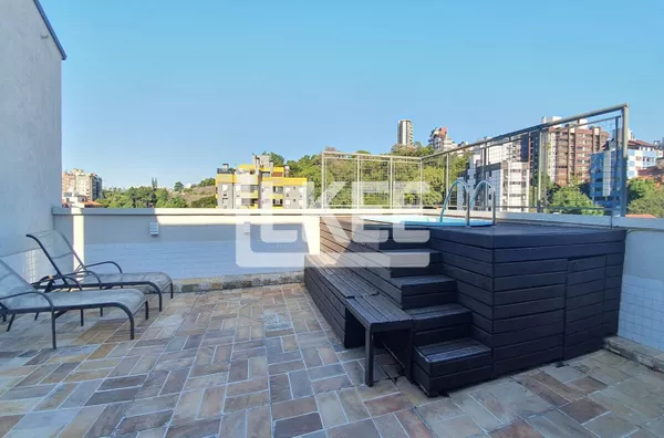 Menino Deus | Cobertura Duplex à venda  | 186 m² | 3 quartos | 2 vagas | Lareira e Churrasqueira em Porto Alegre/RS