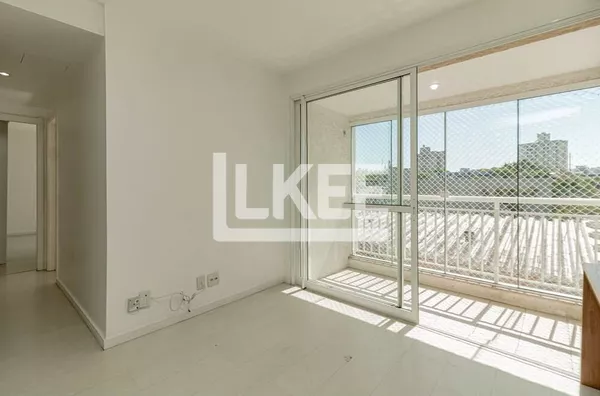 Passo da Areia | Apartamento Semimobiliado com 2 quartos (sendo 1 suíte) à venda | 69m² | 2 Banheiros | Churrasqueira | Sacada | 1 Vaga | Porto Alegre/RS