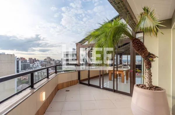 Moinhos de Vento | Cobertura com 4 quartos (sendo 3 suítes) à venda | 693 m² | 3 vagas | Com terraço e sacada aberta | Em Porto Alegre/RS