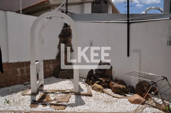 Três Figueiras | Casa semi mobiliada e equipada com 4 suítes à venda | 526 m² | 4 vagas |  Com lareira, churrasqueira e piscina | Em Porto Alegre/RS