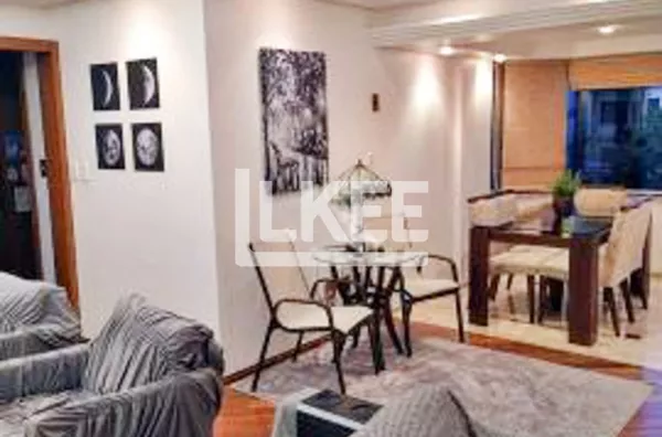 Cristal | Apartamento com 3 quartos (sendo 1 suíte) à venda | 102 m² | 2 vagas | Com lareira, sacada e churrasqueira | Em Porto Alegre/RS