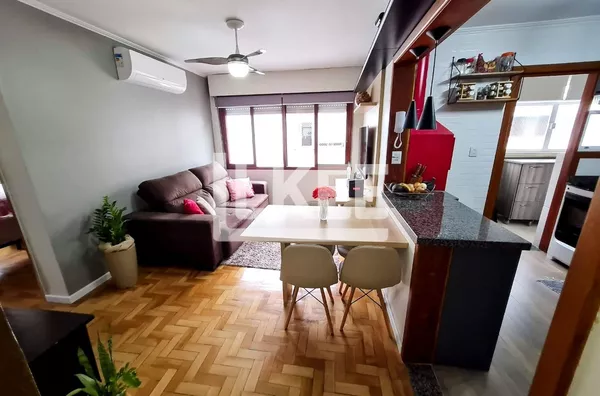 Jardim Itu | Apartamento reformado semi mobiliado com 2 quartos à venda | 73 m² | 1 vaga | Com churrasqueira | Sem elevador | Em Porto Alegre/RS