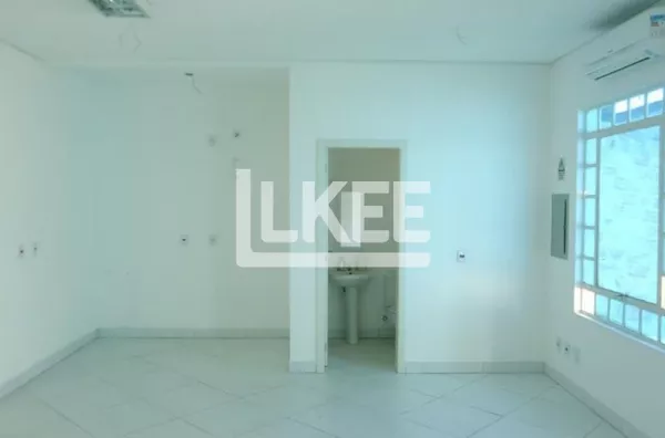 Higienópolis - Casa com 3 Dormitórios e 3 vagas para alugar 