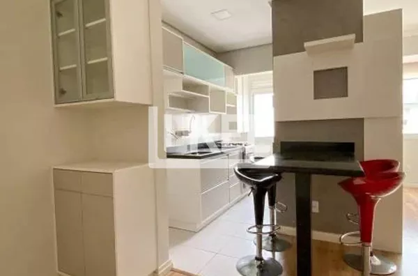 Centro Histórico | Apartamento semi mobiliado com 1 suíte à venda | 45 m² | 1 vaga | Com churrasqueira |  Em Porto Alegre/RS