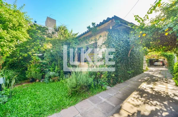 Terreno para venda com 2 casas no Jardim Botânico 