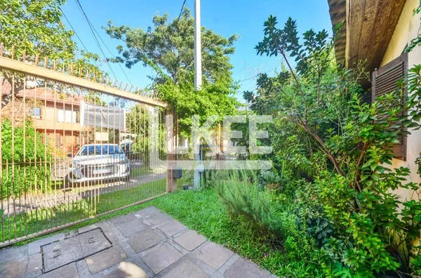 Terreno para venda com 2 casas no Jardim Botânico 