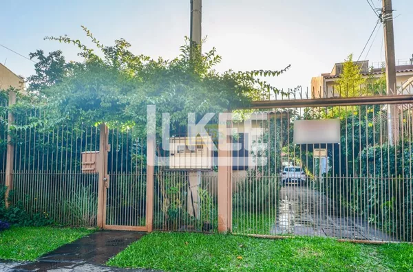 Terreno para venda com 2 casas no Jardim Botânico 