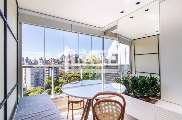 Apartamento á venda de 1 dormitório e churrasqueira no bairro Petrópolis - MOBILIADO 