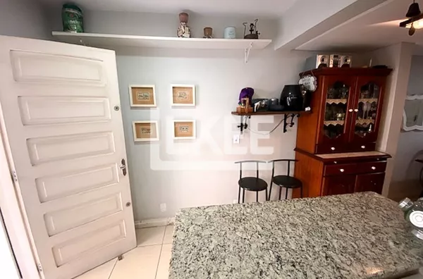 Jardim Itu | Casa com 4 quartos (sendo 1 suíte) à venda | 124 m² | 2 vagas | Com lareira e churrasqueira | Em Porto Alegre/RS 