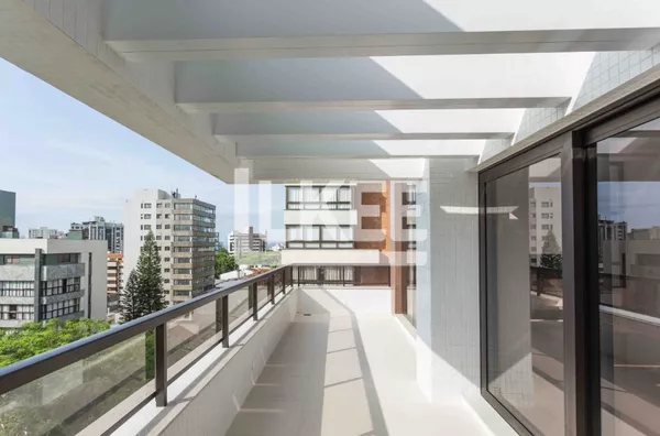 Petrópolis | Apartamento com 3 suítes à venda | 290 m² | 3 vagas | Com lareira e sacada| Em Porto Alegre/RS