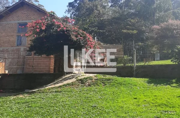 Sitio com casa de 3 dormitórios e vaga de garagem à venda em Viamão