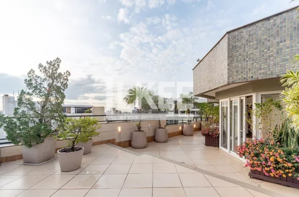 Moinhos de Vento | Cobertura com 4 quartos (sendo 3 suítes) à venda | 693 m² | 3 vagas | Com terraço e sacada aberta | Em Porto Alegre/RS