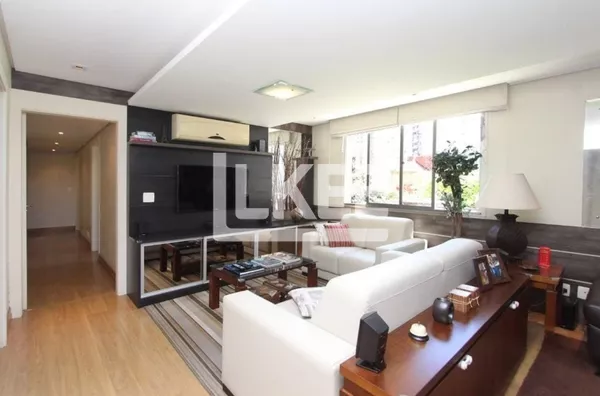 Boa Vista | Apartamento reformado com com 4 quartos (sendo 3 suítes) à venda | 191 m² | 2 vagas | Em Porto Alegre/RS