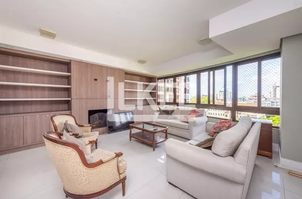 Rio Branco | Apartamento semi mobiliado com 3 quartos (sendo 1 suíte) à venda | 140 m² | 3 vagas | Com lareira e churrasqueira | Em Porto Alegre/RS 