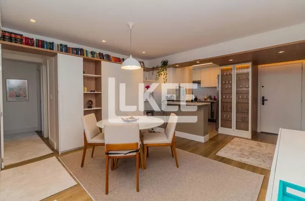 Petrópolis | Apartamento Semimobiliado com 3 quartos (sendo 1 suíte) à venda | 91m² | 2 Banheiros | 2 vagas | Churrasqueira | Em Porto Alegre/RS
