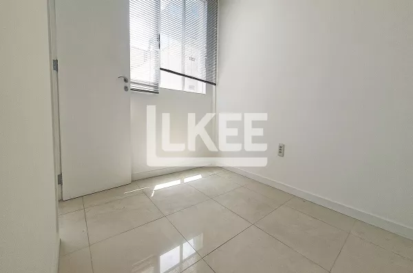 Centro Histórico | Sala Comercial semi mobiliada para aluguel | 19.58m² | 1 Banheiro | Sem Vaga | Em Porto Alegre/RS