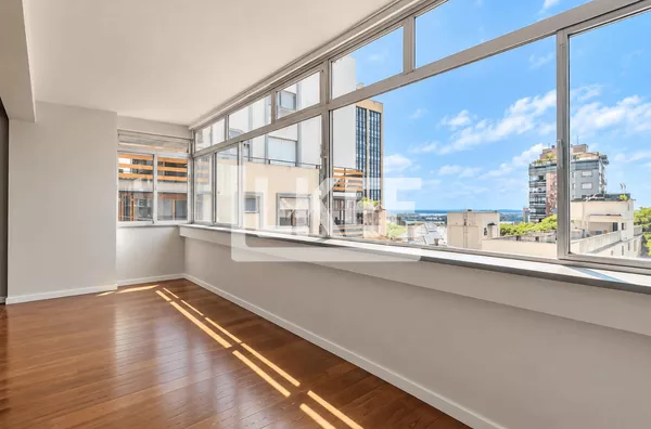 Moinhos de Vento | Apartamento com 3 quartos (sendo 1 suíte) à venda | 99m² | 2 vagas | em Porto Alegre/RS
