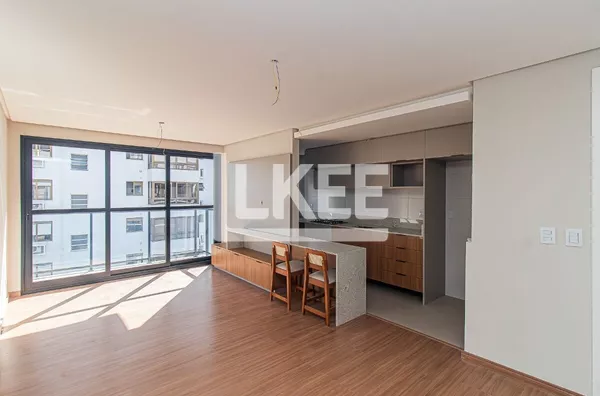 Bela Vista | Apartamento Semimobiliado com sacada  e 2 quartos (sendo 1 suíte) à venda | 74,74 m² | 2 Banheiros | Churrasqueira | 1 Vaga | Em Porto Alegre/RS