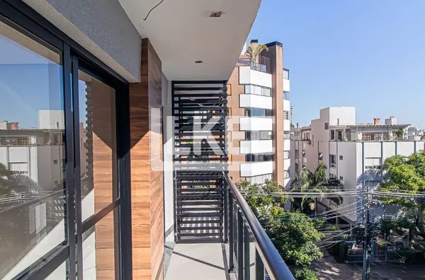 Bela Vista | Apartamento Semimobiliado com sacada  e 2 quartos (sendo 1 suíte) à venda | 74,74 m² | 2 Banheiros | Churrasqueira | 1 Vaga | Em Porto Alegre/RS