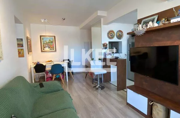 Santa Maria Goretti | Apartamento semi mobiliado com 2 quartos (sendo 1 suíte) à venda | 62 m² | 1 vaga | Com sacada e churrasqueira | Em Porto Alegre/RS