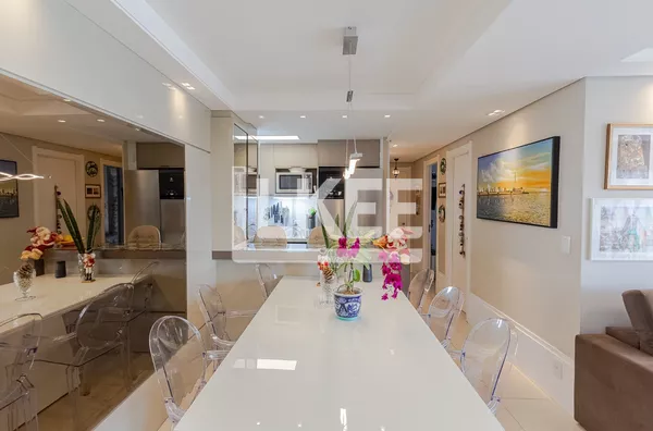 Cristo Redentor | Apartamento semi mobiliado com 3 quartos (sendo 1 suíte) à venda  79 m² | 2 Banheiros | 1 vaga | Sacada | Em Porto Alegre/RS