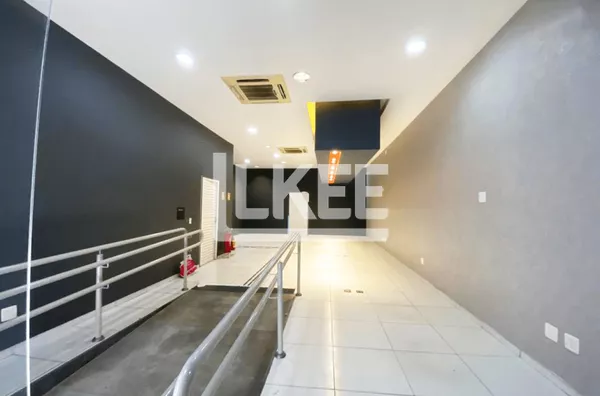 Centro Histórico | Prédio comercial reformado à venda | 550 m² | Sem vaga | Em Porto Alegre/RS