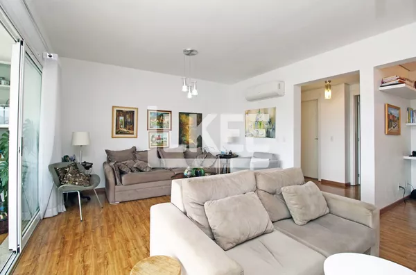 Jardim do Salso | Apartamento semi mobiliado com 3 quartos (sendo 1 suíte) à venda | 129 m² | 2 vagas | Com sacada e churrasqueira | Em Porto Alegre/RS