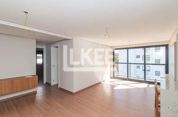 Bela Vista | Apartamento Semimobiliado com sacada  e 2 quartos (sendo 1 suíte) à venda | 74,74 m² | 2 Banheiros | Churrasqueira | 1 Vaga | Em Porto Alegre/RS