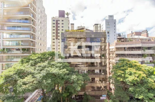 Petrópolis | Apartamento Semimobiliado com 4 quartos (sendo 4 suítes) à venda | 404m² | 6 Banheiros | 3 vagas | Sacada | Churrasqueira | Hidromassagem | Em Porto Alegre/RS