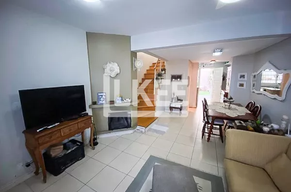 Jardim Itu | Casa com 4 quartos (sendo 1 suíte) à venda | 124 m² | 2 vagas | Com lareira e churrasqueira | Em Porto Alegre/RS 
