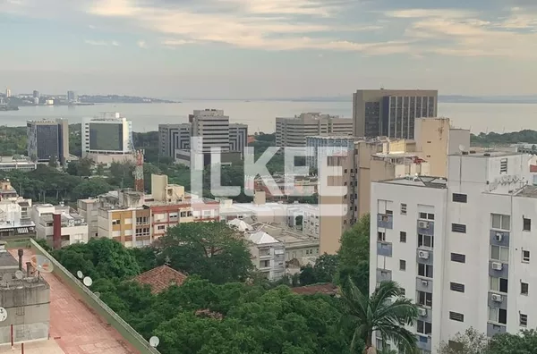 Centro Histórico | Apartamento reformado com 3 quartos (sendo 1 suíte) à venda | 140 m² | 1 vaga | Com sacada | Em Porto Alegre/RS