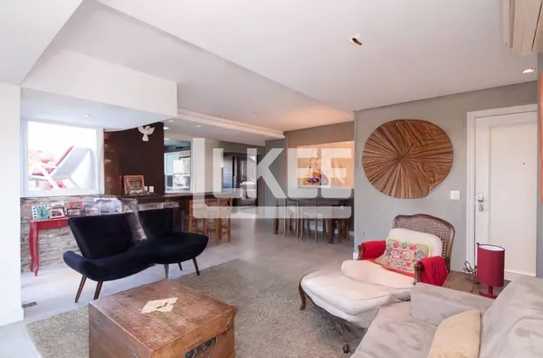 Bela Vista | Cobertura Horizontal com 3 quartos (sendo 1 suíte) à venda | 246,78 m² | 3 vagas | Com lareira, churrasqueira e piscina | Em Porto Alegre/RS