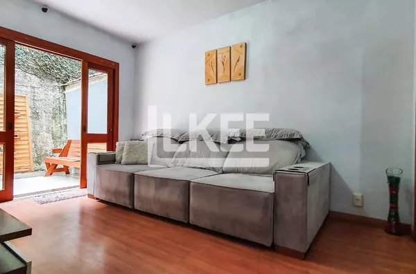 Petrópolis | Apartamento garden semi mobiliado com área externa e 2 quartos à venda | 58,60m² | Sem vaga | Com churrasqueira | Em Porto Alegre/RS 