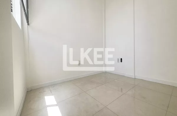 Centro Histórico | Sala Comercial semi mobiliada à venda | 19,58m² | 1 Banheiro | Sem Vaga |  Em Porto Alegre/RS