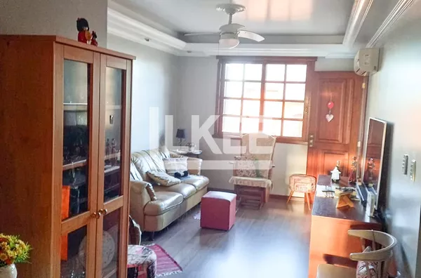 Sarandi | Casa mobiliada com 4 quartos (sendo 1 suíte) à venda | 281 m² | 4 vagas | Com sacada e churrasqueira | Em Porto Alegre/RS