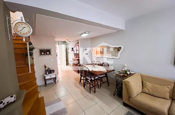 Jardim Itu | Casa com 4 quartos (sendo 1 suíte) à venda | 124 m² | 2 vagas | Com lareira e churrasqueira | Em Porto Alegre/RS 