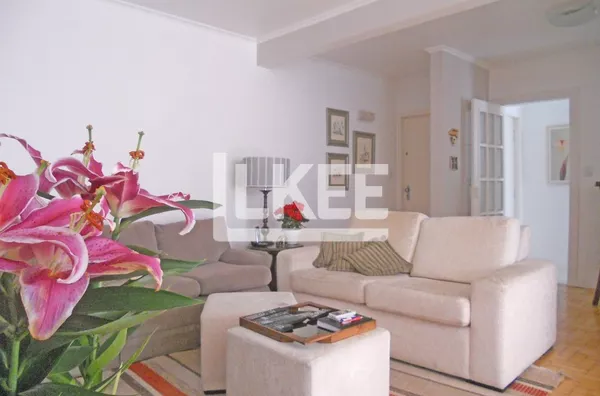 Apartamento com 3 dormitórios e 1 vaga à venda no bairro Floresta Totalmente reformado