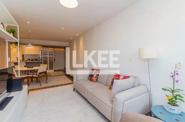 Petrópolis | Apartamento Semimobiliado com 3 quartos (sendo 1 suíte) à venda | 91m² | 2 Banheiros | 2 vagas | Churrasqueira | Em Porto Alegre/RS