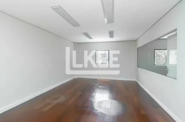 Moinhos de Vento | Andar Comercial para alugar | 180 m² | 2 vagas | Em Porto Alegre/RS 