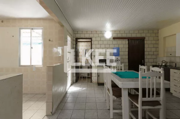 Jardim Sabará | Casa com 4 quartos ( sendo 1 uma suíte)  à venda | 150m² | 2 Banheiros | Churrasqueira | Em Porto Alegre/RS