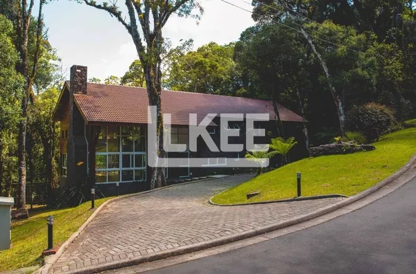 Gramado | Casa com 4 Quartos (sendo 4 suítes) à venda |  385,65m² | 6 Banheiros | 2 Vagas | Em Gramado/RS