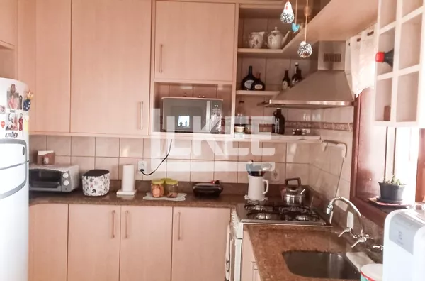 Sarandi | Casa mobiliada com 4 quartos (sendo 1 suíte) à venda | 281 m² | 4 vagas | Com sacada e churrasqueira | Em Porto Alegre/RS