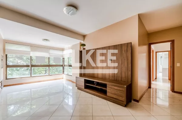 Rio Branco | Apartamento semi mobiliado com com 3 quartos (sendo 1 suíte) à venda | 101 m² | 2 vagas | Com sacada e churrasqueira | Em Porto Alegre/RS
