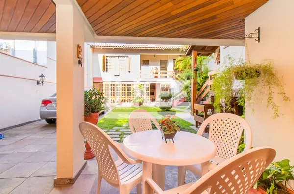 Menino deus | Casa com 5 quartos (2 suítes) para venda | 383 m² | 3 vagas | Com churrasqueira e lareira |  Em Porto Alegre/RS