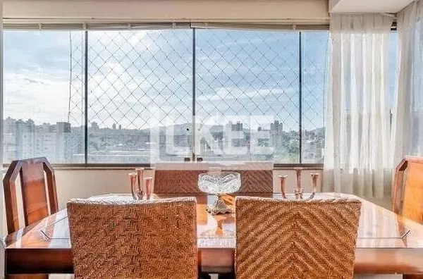  Petrópolis | Cobertura Duplex semi-mobiliada de 3 quartos (1 suíte) para aluguel | 185 m² | 2 vagas | Piscina, Churrasqueira e Lareira | Em Porto Alegre/RS