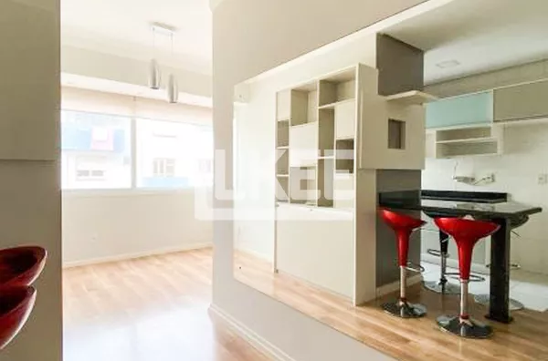 Centro Histórico | Apartamento semi mobiliado com 1 suíte à venda | 45 m² | 1 vaga | Com churrasqueira |  Em Porto Alegre/RS